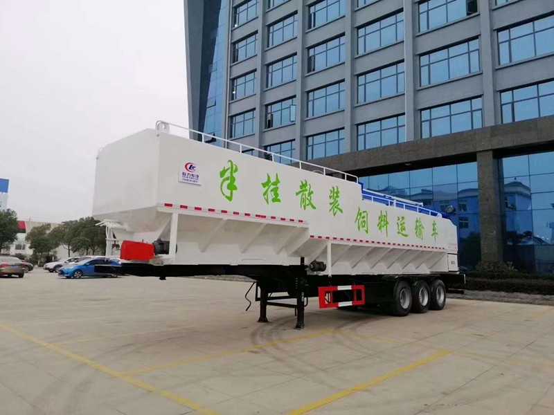 三軸半掛式55方飼料運(yùn)輸車